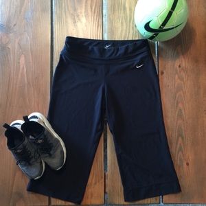 Nike Dri-Fit Capri in Black Sz M